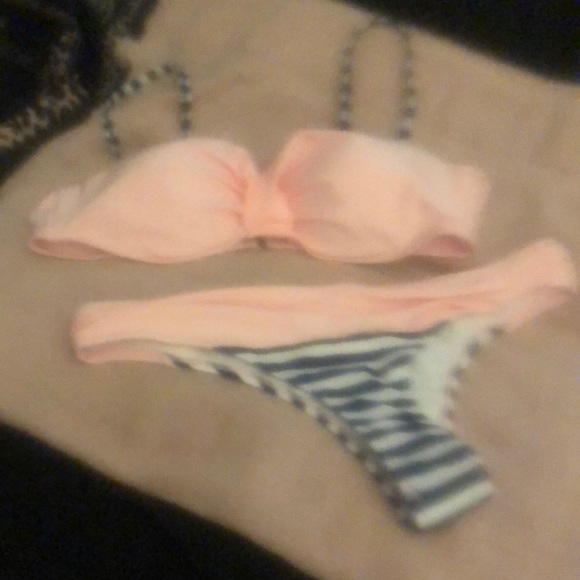 2 Bikinis. - Picture 1 of 4